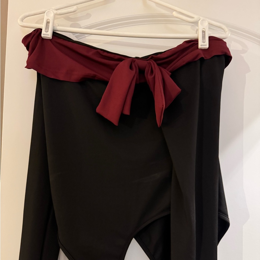 Off the shoulders body suit with bow